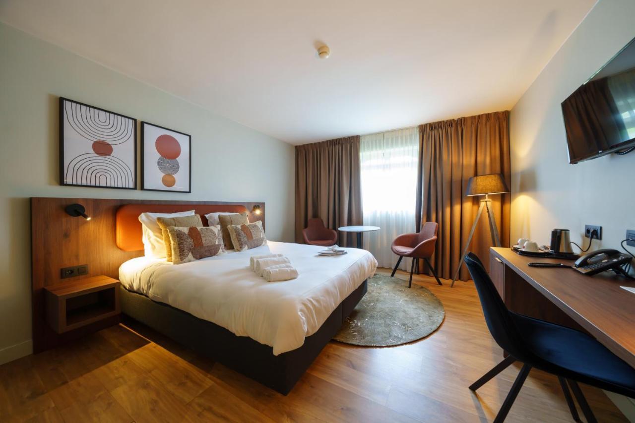 Hotel Les Jardins De La Molignee ดีน็อง ภายนอก รูปภาพ