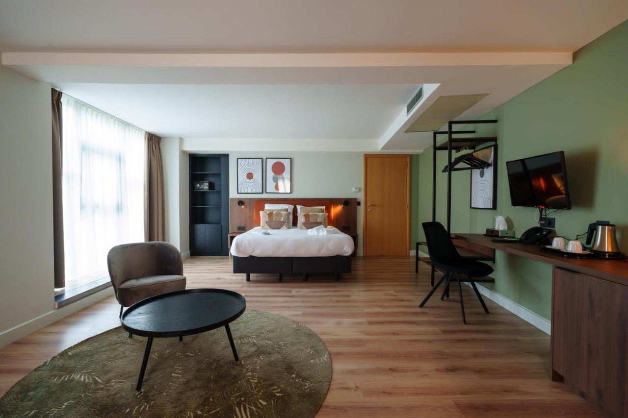 Hotel Les Jardins De La Molignee ดีน็อง ภายนอก รูปภาพ