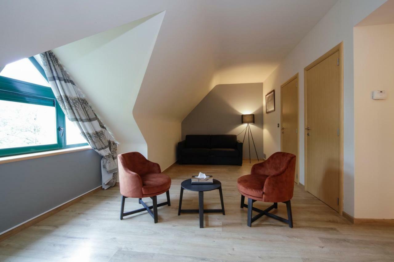 Hotel Les Jardins De La Molignee ดีน็อง ภายนอก รูปภาพ